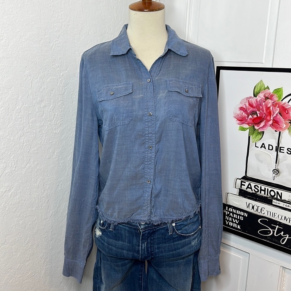 Elizabeth & James Chambray Button Down Raw Hem Top Size XS